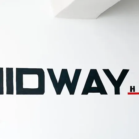 Midway Home, Nel Cuore Di 아파트